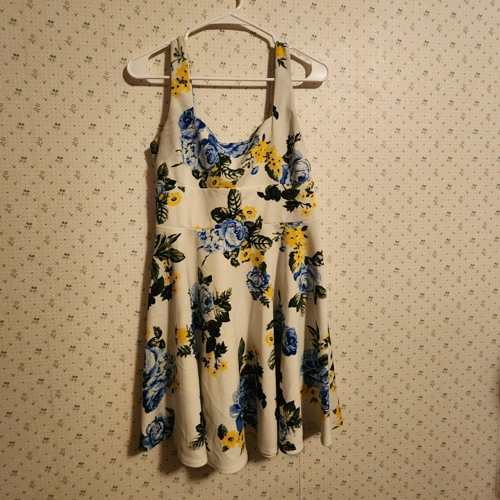 Dress - Picture 2 of 3